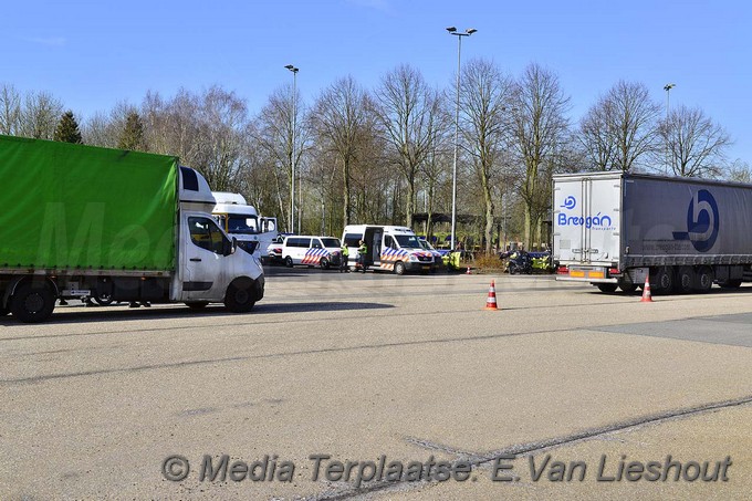 Mediaterplaatse grote vrachtwagen controle hoofddorp 16432017 Image00001