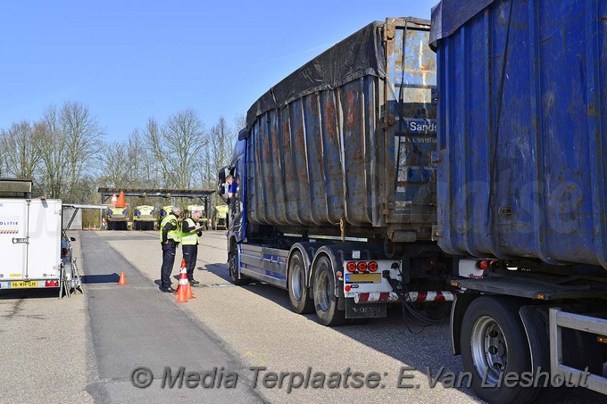 Mediaterplaatse grote vrachtwagen controle hoofddorp 16432017 Image00002