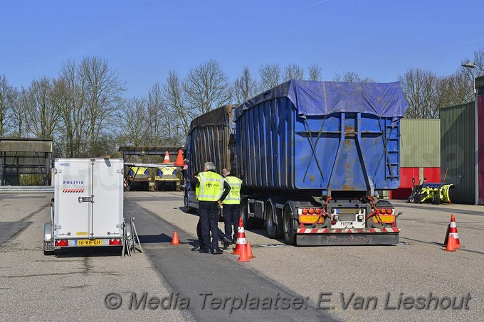 Mediaterplaatse grote vrachtwagen controle hoofddorp 16432017 Image00003