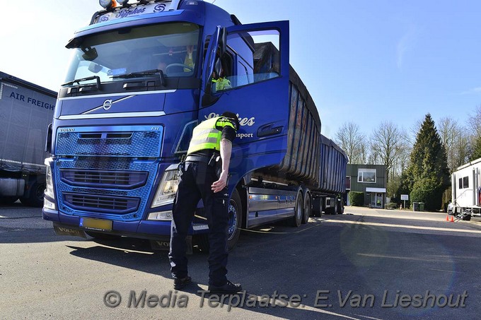 Mediaterplaatse grote vrachtwagen controle hoofddorp 16432017 Image00007