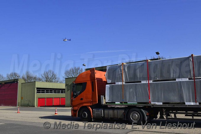 Mediaterplaatse grote vrachtwagen controle hoofddorp 16432017 Image00010