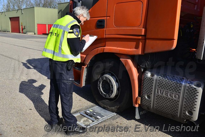 Mediaterplaatse grote vrachtwagen controle hoofddorp 16432017 Image00011