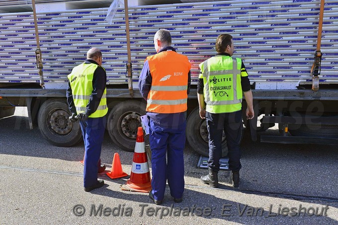 Mediaterplaatse grote vrachtwagen controle hoofddorp 16432017 Image00012
