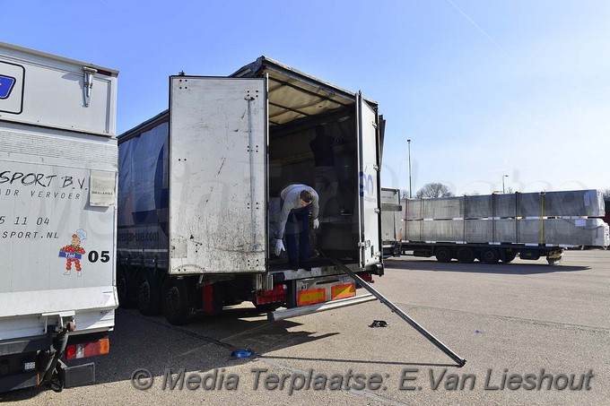Mediaterplaatse grote vrachtwagen controle hoofddorp 16432017 Image00018
