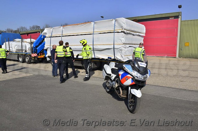 Mediaterplaatse grote vrachtwagen controle hoofddorp 16432017 Image00025