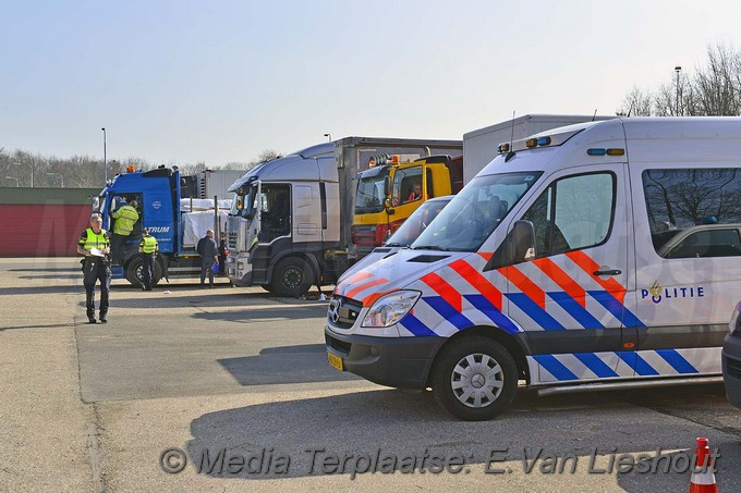 Mediaterplaatse grote vrachtwagen controle hoofddorp 16432017 Image00027
