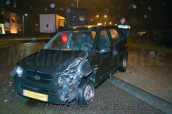 Mediaterplaatse ongeval auto tegen vrachtwagen nieuw vennep 20032017 Image00002