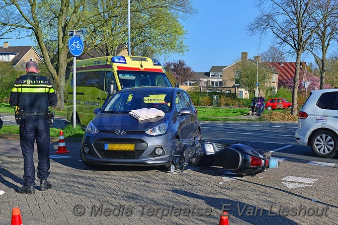 Mediaterplaatse weer ongeval auto scooter hoofddorp 03042017 Image00001