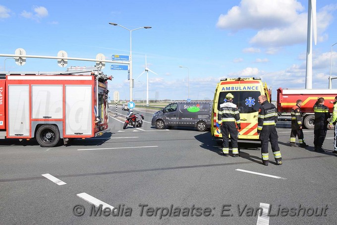 Mediaterplaatse ongeval auto met motor nvp 14042017 Image00001