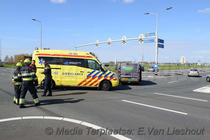 Mediaterplaatse ongeval auto met motor nvp 14042017 Image00003