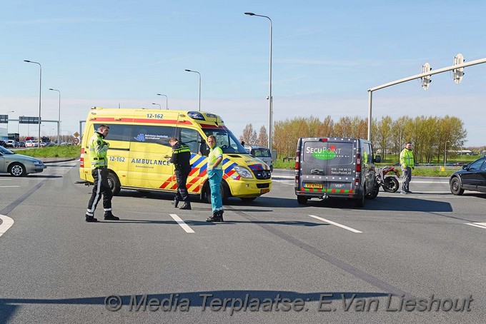 Mediaterplaatse ongeval auto met motor nvp 14042017 Image00005