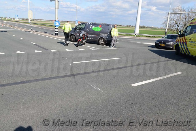 Mediaterplaatse ongeval auto met motor nvp 14042017 Image00008