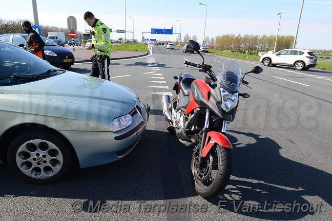 Mediaterplaatse ongeval auto met motor nvp 14042017 Image00013