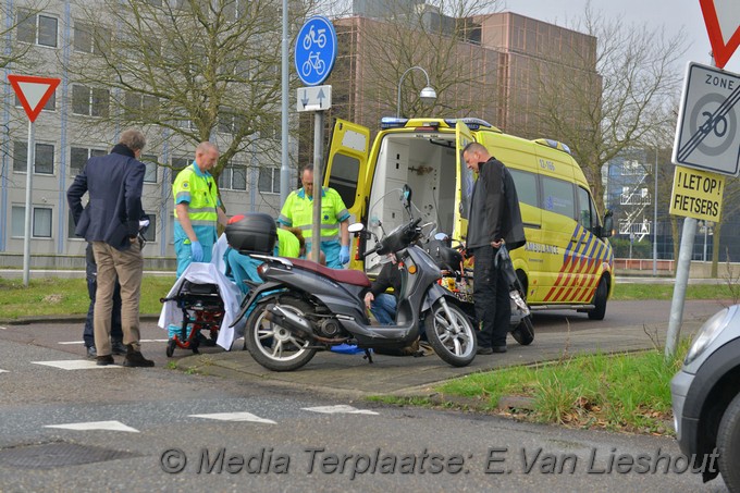Mediaterplaatse ongeval scooter auto kruisweg hoofddorp 09042018 Image00004