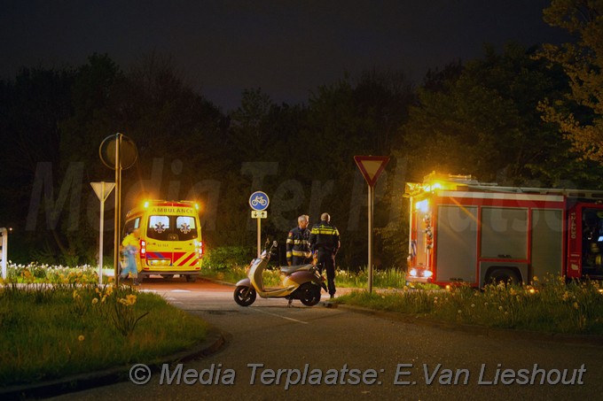 Mediaterplaatse Ongeval Bosweg ijweg hoofddorp scooterrijder gewond 27042018 Image00005
