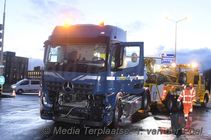 mediaterplaatse ongeval twee vrachtwagens n11 alphen 10122018 Image00001
