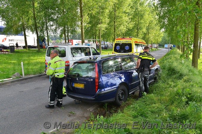 Mediaterplaatse ongeval auto klapt op biggerug hoofddorp 27052018 Image00011