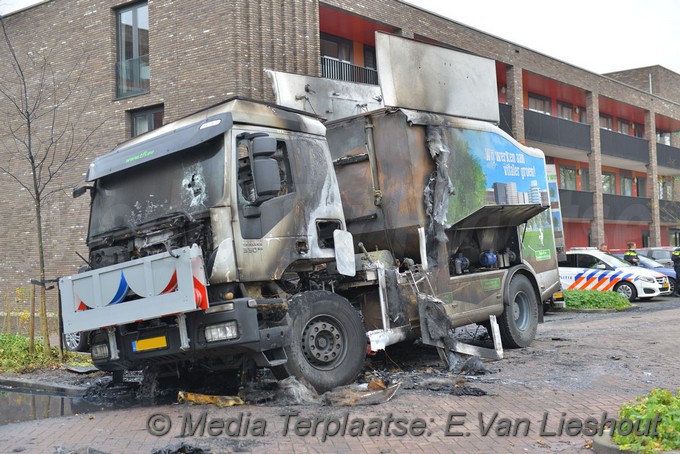 mediaterplaatse vrachtwagen brand en 3 personen auto s hoofddorp 20112018 Image00003