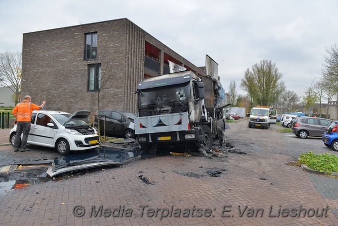 mediaterplaatse vrachtwagen brand en 3 personen auto s hoofddorp 20112018 Image00008