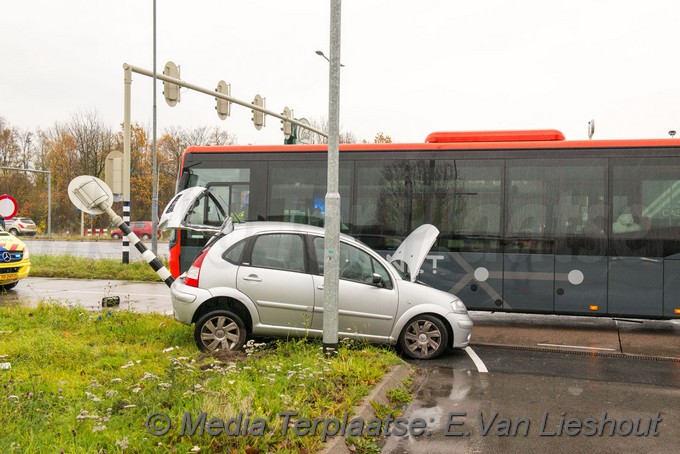 mediaterplaatse ongeval auto bus leenderbos hdp 29112018 Image00001