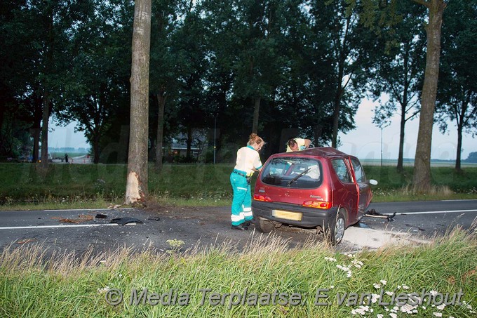 mediaterplaatse ongeval auto boom overleden 06082016 Image00003