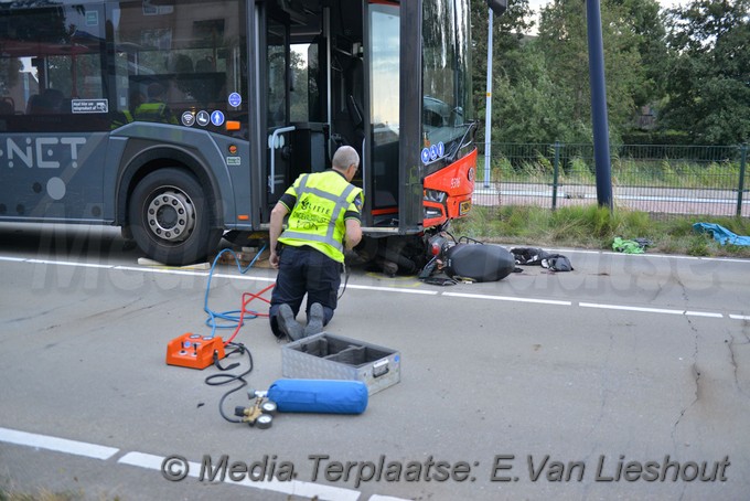 Mediaterplaatse scooter klapt op lijnbus hoofddorp 13082018 Image00013
