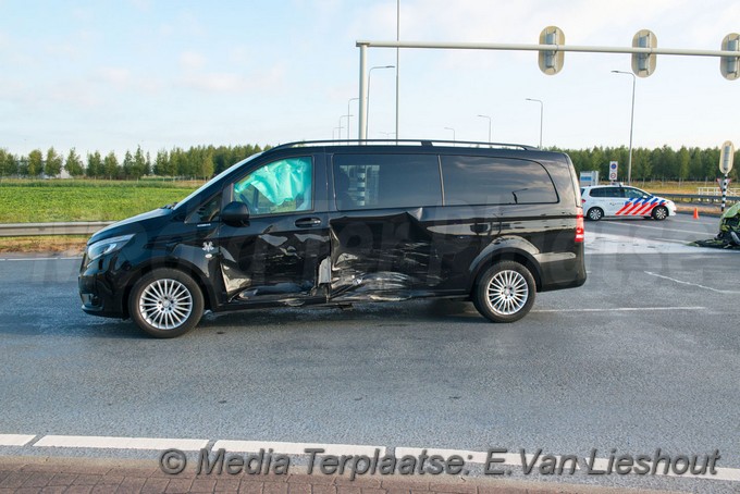 Mediaterplaatse ongeval busje auto schiphol rijk 14072018 Image00005