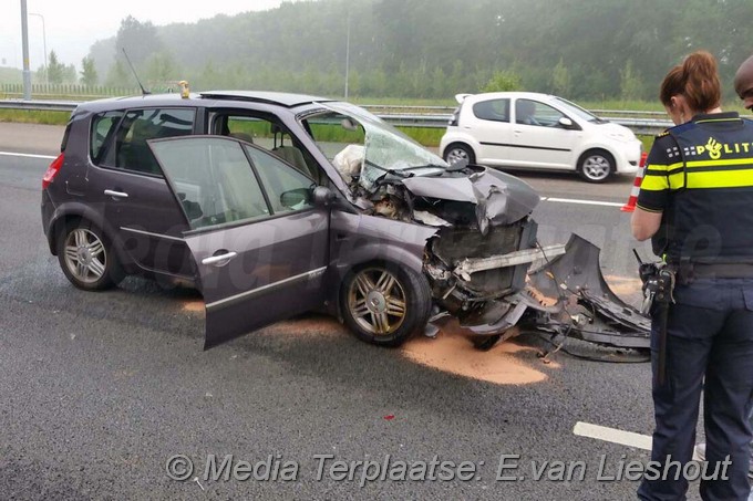 Mediaterplaatse ongeval auto vrachtwagen a4 hoofdorp 04062016 Image00002