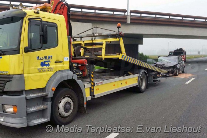 Mediaterplaatse ongeval auto vrachtwagen a4 hoofdorp 04062016 Image00003