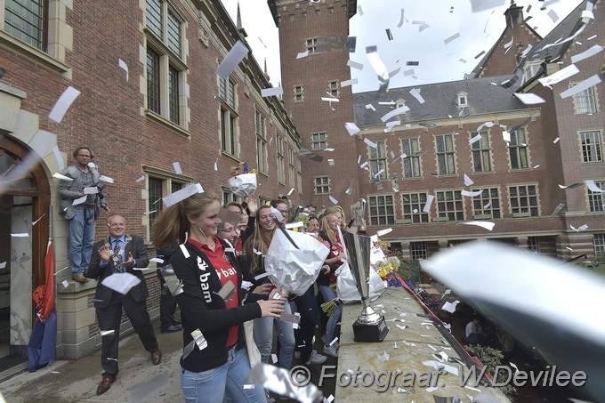 Mediaterplaatse huldiging waterpolo team dames leiden 11062016 Image00007