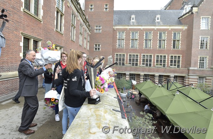 Mediaterplaatse huldiging waterpolo team dames leiden 11062016 Image00009