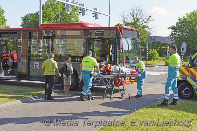 Mediaterplaatse ongeval stadsbus met letsel hoofddorp 15062016 Image00006