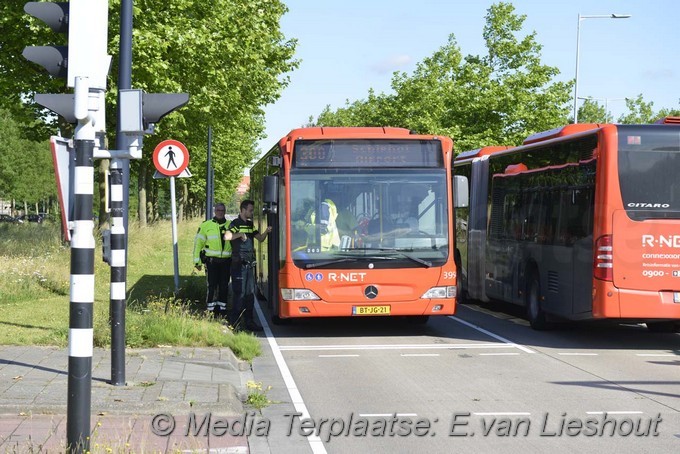 Mediaterplaatse ongeval stadsbus met letsel hoofddorp 15062016 Image00012