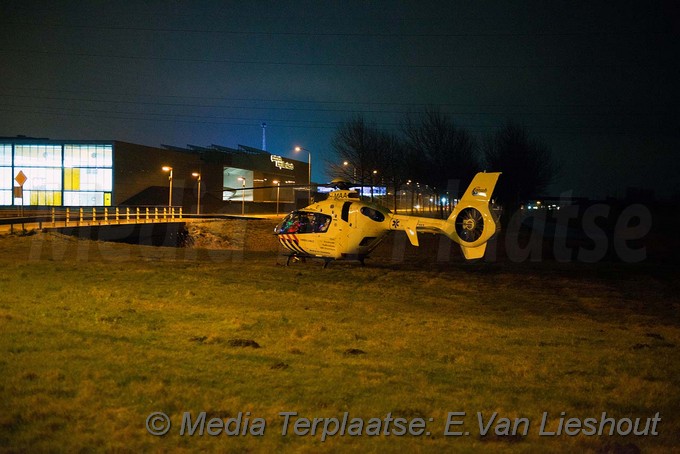Mediaterplaatse trauma helikopter land op rotonden bennebroekerweg hoofddorp 16032018 Image00003