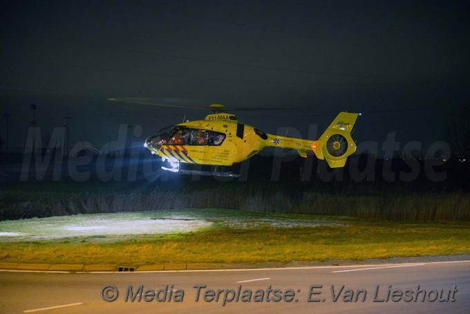 Mediaterplaatse trauma helikopter land op rotonden bennebroekerweg hoofddorp 16032018 Image00009