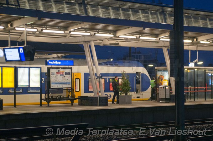 Mediaterplaatse verdachte doos in trein hoofddorp 27032018 Image00003
