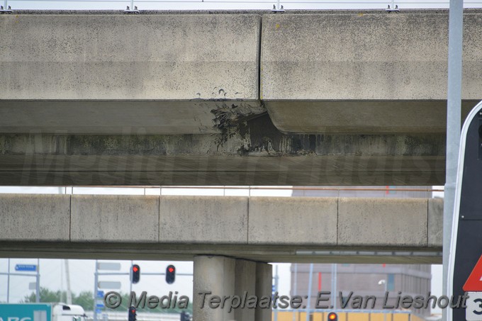 Mediaterplaatse ongeval vrachtwagen met kraan vast viaduct noordwijkerhout 06052019 Image00004