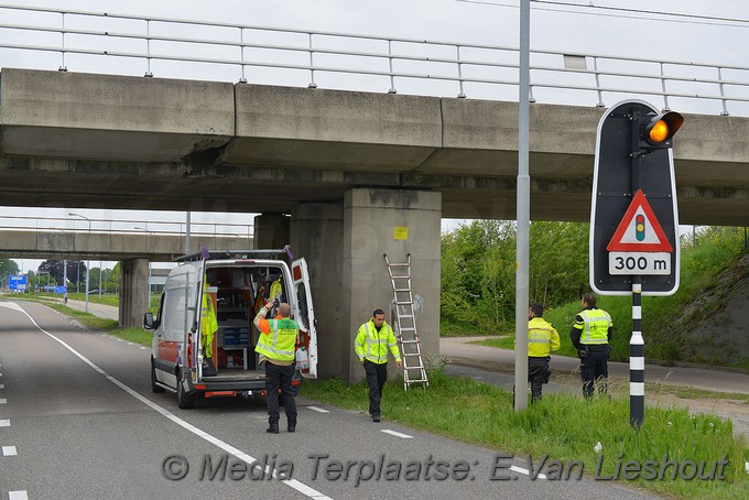Mediaterplaatse ongeval vrachtwagen met kraan vast viaduct noordwijkerhout 06052019 Image00009
