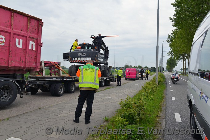 Mediaterplaatse ongeval vrachtwagen met kraan vast viaduct noordwijkerhout 06052019 Image00011