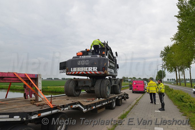 Mediaterplaatse ongeval vrachtwagen met kraan vast viaduct noordwijkerhout 06052019 Image00014