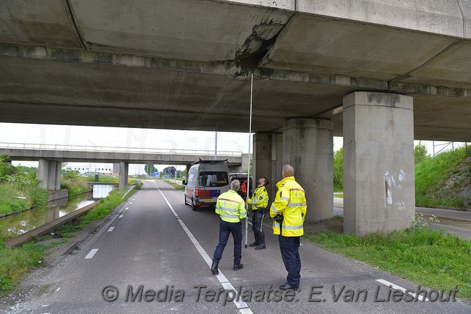 Mediaterplaatse ongeval vrachtwagen met kraan vast viaduct noordwijkerhout 06052019 Image00016