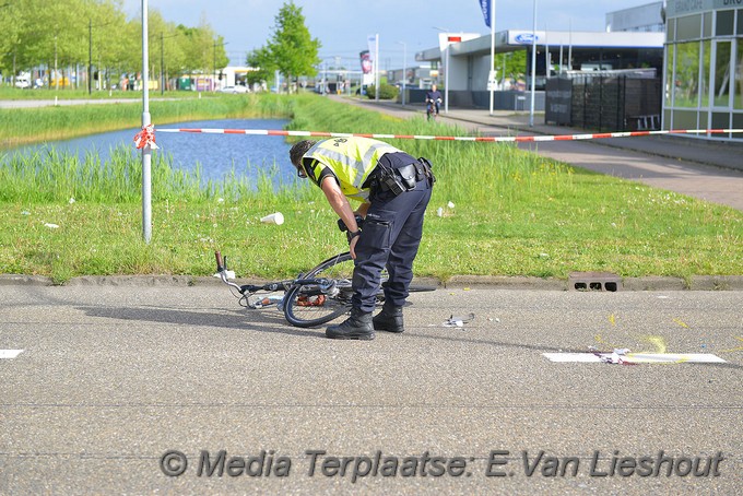 Mediaterplaatse ongeval zwaar voetganger auto diamantlaan hoofddorp 09052019 Image00011
