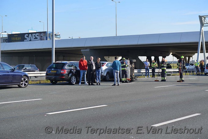 Mediaterplaatse ongeval auto op kant rozenburg a4 nh 24052019 Image00003