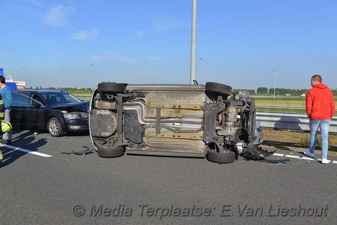 Mediaterplaatse ongeval auto op kant rozenburg a4 nh 24052019 Image00005
