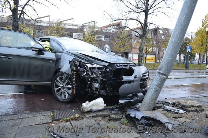 Mediaterplaatse ongeval auto paal hoofdweg hoofddorp 05112016 Image00008