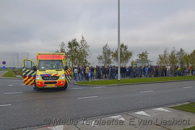 Mediaterplaatse schiphol paniek gevaarlijke stof gevonden 10112016 Image00003