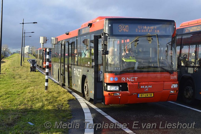 Mediaterplaatse ongeval lijnbus auto hoofddorp 19112016 Image00002