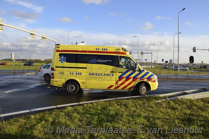 Mediaterplaatse ongeval lijnbus auto hoofddorp 19112016 Image00003