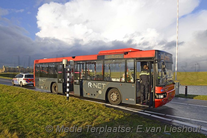 Mediaterplaatse ongeval lijnbus auto hoofddorp 19112016 Image00004