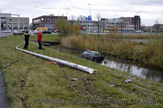 Mediaterplaatse auto te water n201 hoofddorp 23112016 Image00001